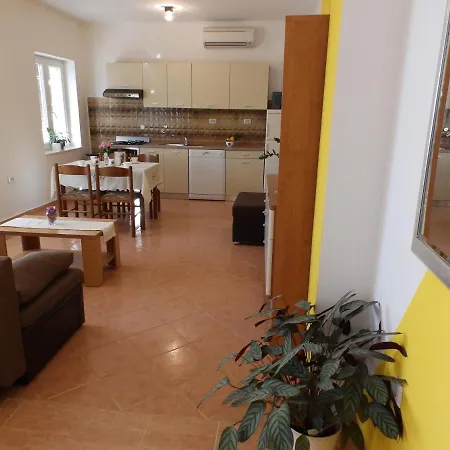 Apartment 12273c Kampor