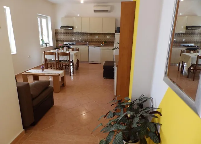 Apartment 12273c Kampor